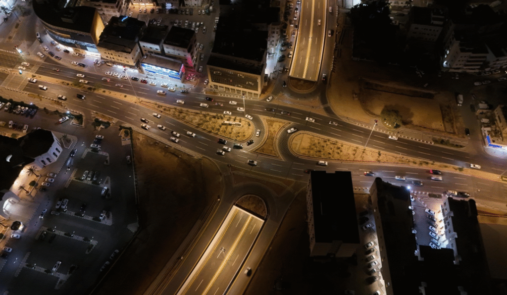 مشروع تطوير طريق أبو بكر الصديق وتقاطعه مع طريق الأمير عبد المجيد بالمدينة المنورة ؛ بمساحة (18,000 متر مربع).